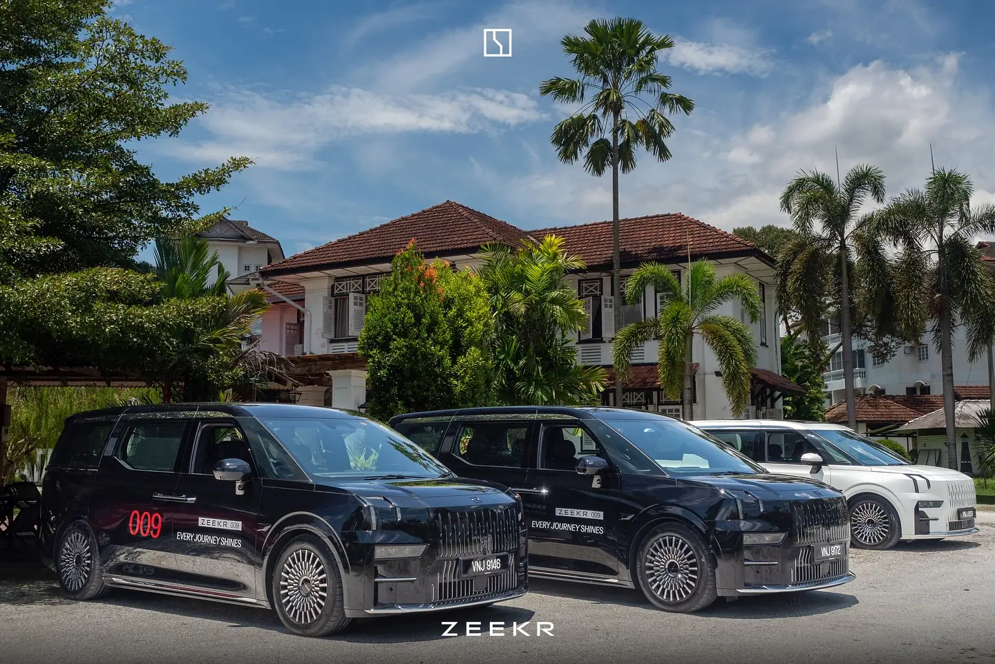 ZEEKR 009 MPVs lined up outside a house in Malaysia